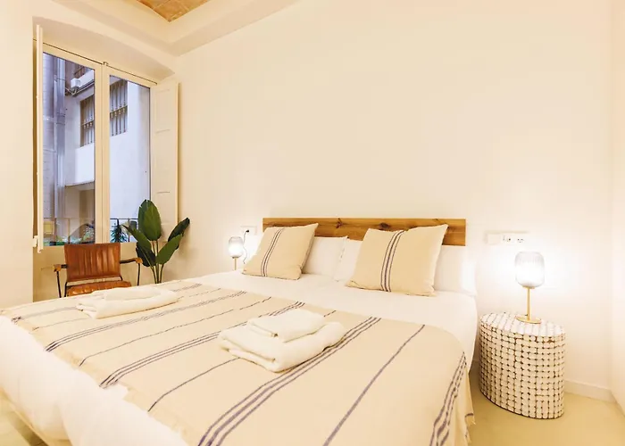 Bravissimo Mercaders 3, Old Town Oasis