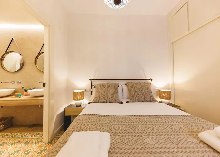 Bravissimo Mercaders 3, Old Town Oasis