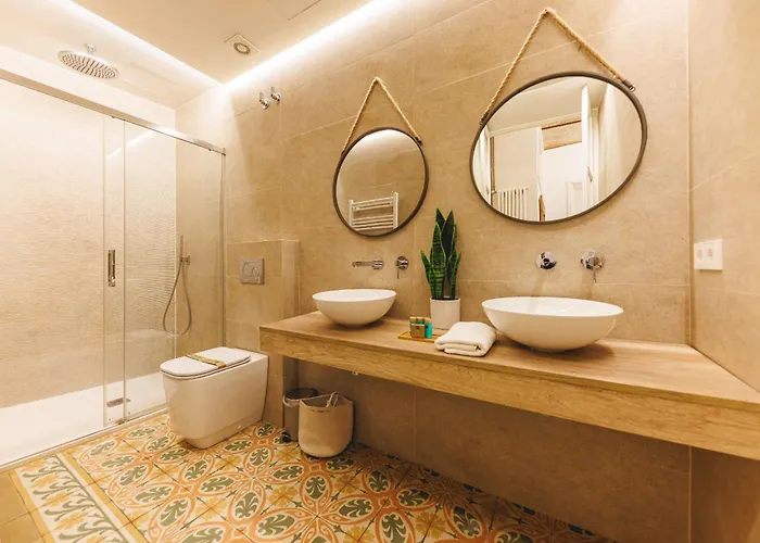 Bravissimo Mercaders 3, Old Town Oasis خيرونا