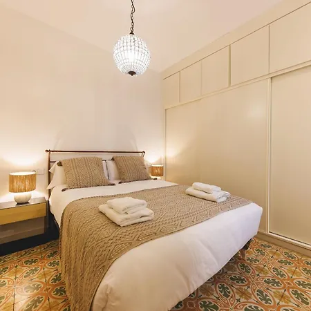 Bravissimo Mercaders 3, Old Town Oasis *