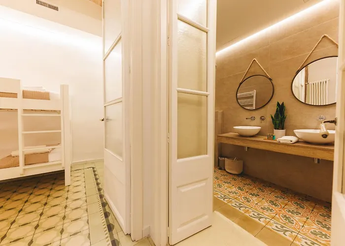 Bravissimo Mercaders 3, Old Town Oasis