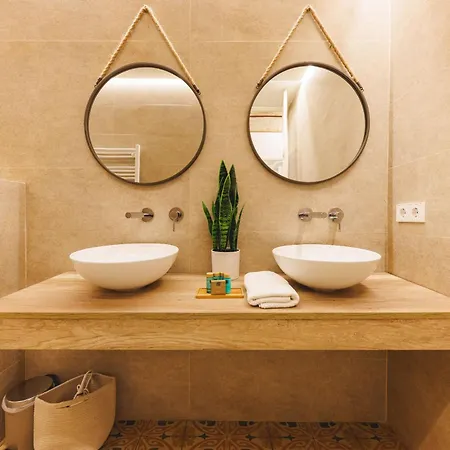 Bravissimo Mercaders 3, Old Town Oasis Girona