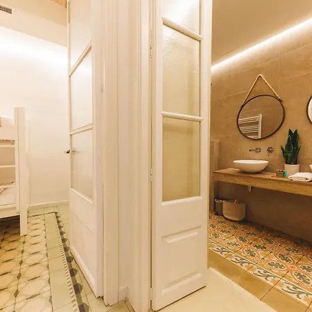 Bravissimo Mercaders 3, Old Town Oasis